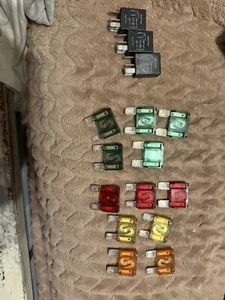 FORD RANGER EXPL F150 TRUCK LITTEL FUSE 299 32V 20,30,40 ,50Amp Larg2 15 Total - Picture 1 of 2