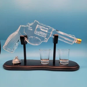 Craftgen Gun Revolver Decanter Whisky Decanter Set 2 Bicchieri Patriot Nuovo con scatola - Foto 1 di 22