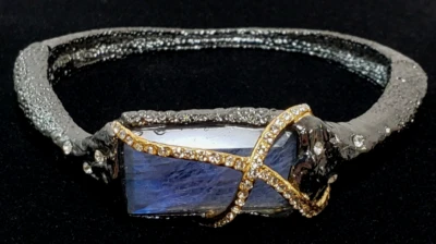 Pulsera Alexis Bittar, bisagra, piedras preciosas azules grandes, cristales, ERA $500 *¡RARA!* Foto 1 de 4