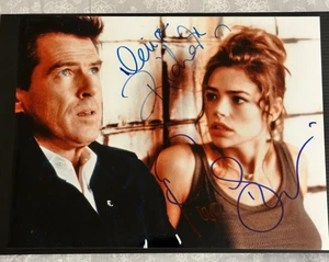 PIERCE BROSNAN & DENISE RICHARDS Genuine Signed 8x10" Photo - James Bond - Picture 1 of 2