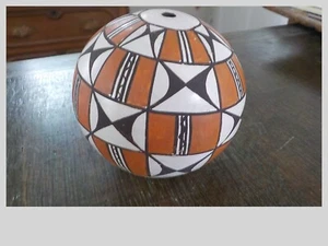 Maceta de semillas policromada de cerámica Acoma vintage Dolores Lewis de 3" - Imagen 1 de 6