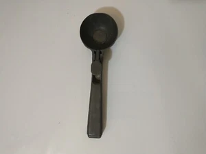 Vintage Eisportionierer Metall gemarkt JAPAN. 1/4 TASSENSCHAUFEL Top Daumenpresse Griff - Bild 1 von 8