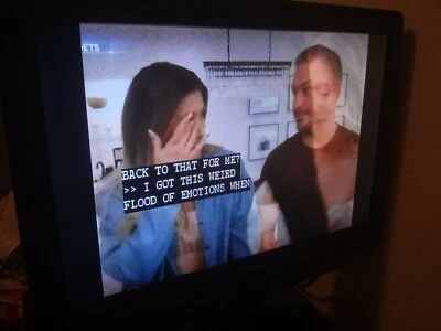 2008 TOSHIBA LCD TV/DVD COMBO SMALL FLAT SCREEN 16" WIDE MODEL 19LV505 NO REMOTE - Image 1 of 4