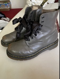 Las mejores ofertas en Botas para mujeres Dr. Martens Gris | eBay
