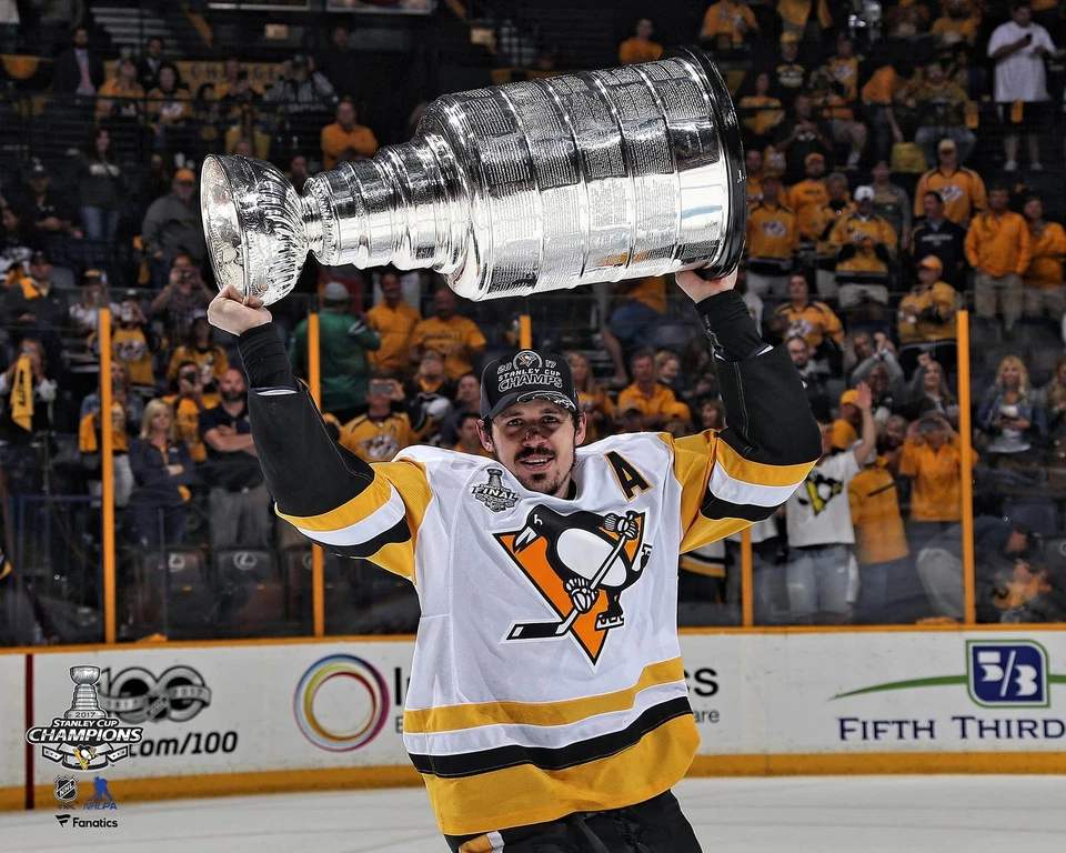Evgeni Malkin Penguins foto não assinada 2017 Stanley Cup Champions Raise Cup - Imagem 1 de 1