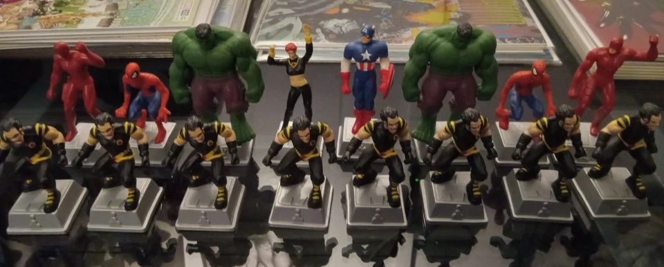 Marvel Comics Chess complete set various characters heroes vs villains - Image 1 of 2