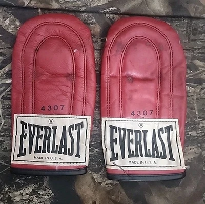Guantes de entrenamiento de boxeo con peso de cuero rojo Everlast 4307 de colección  Foto 1 de 4
