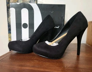 Michael Antonio Loveme Black Suede Closed Toe Pump Size 9 - NEW - Picture 1 of 7