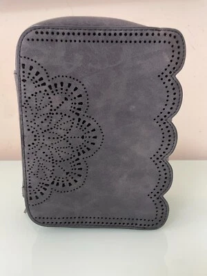 Trish McEvoy gamuza look planificador corte ojal Foto 1 de 4