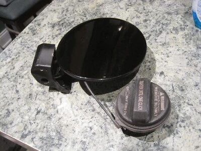 2012 Kia Forte Sedan 4 Dr Fuel Filler Gas Tank Door Ebony Black EB with gas cap - Изображение 1 из 4