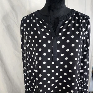 CHAUS NEW YORK Größe Small B&W Tupfenmuster durchsichtig Chiffon Droptail Bluse - Bild 1 von 8