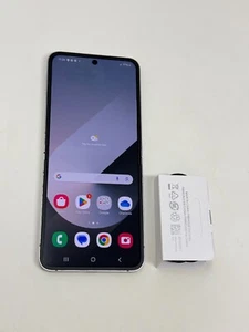 Samsung Galaxy Z Flip6 (SM-F741W) - 256GB Factory Unlock - Excellent w/Warranty - Picture 1 of 9