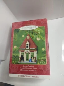 Estación de servicio Hallmark Keepsake adorno de Navidad 2001 serie de coleccionistas - Imagen 1 de 13