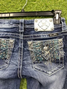 Miss Me Boot Cut Jeans Damen 26 26x29 Pattentasche verziert Glitzer Freizeit Y2K - Bild 1 von 15