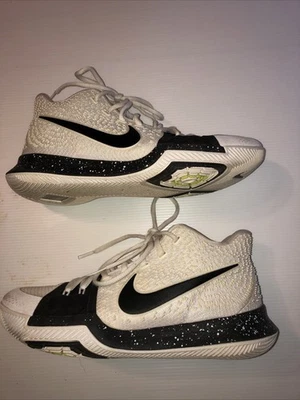 Nike Kyrie 3 Galletas y Crema Talla 8.5 Foto 1 de 4