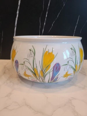 Portmeirion 'The Botanic Garden' 8.5" Round Romantic Vegetable/Salad Bowl Crocus - Image 1 of 4