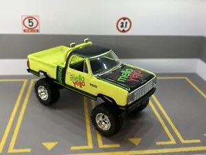 1979 Dodge Pickup Lifted 4x4 Truck 1/64 Diecast Custom M2 Machines Mello Yello - Picture 1 of 13