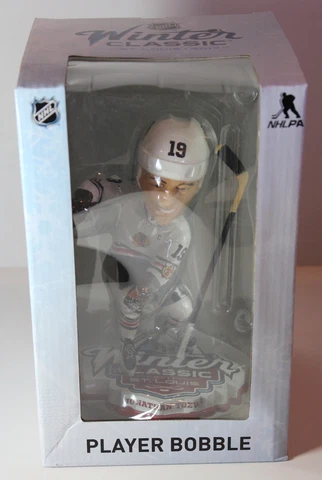 Jonathan Toews Chicago Blackhawks Winter Classic 2017 NHL #19 Bobblehead NEW Cover