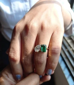 Two Stone Toi et Moi Gift Ring Green Emerald & Pear Cut Diamond Simulant Silver - Picture 1 of 6