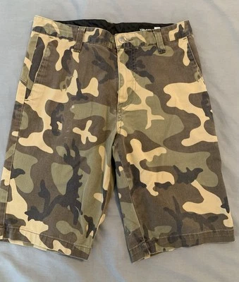 Volcom True to This Green Camo Stretch Skate Shorts Men's 29 (30x10 fit) - Image 1 of 4