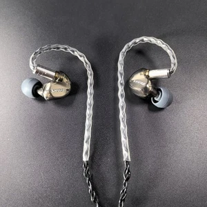 Shure SE535 Wired Headphones Sound-Isolating In-Ear Earbuds Earphones Black Gold - Picture 1 of 6