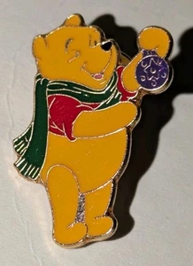 Winnie Puuh Hanging Ornament 1998 An Enchanted Christmas Disney Pin Holiday - Bild 1 von 5
