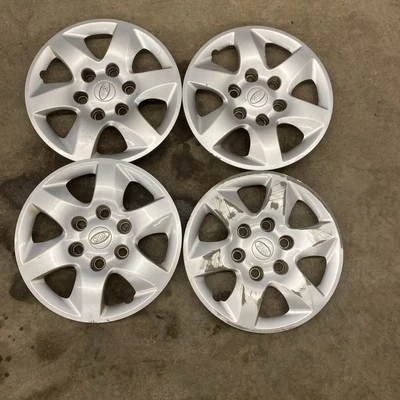 2007 - 2010 Hyundai Entourage/sedona Hub Cap 52960-4J200 16" - Image 1 of 4