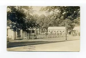 People in Garden, forse per sforzo bellico, WWI 1918 RPPC foto cartolina, Boston MA - Foto 1 di 3