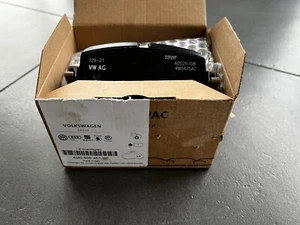 original Audi Q7 Q8 A7 Bremsklötze 350x28 Hinterachse 4M0698451P 4M0698451BP - Bild 1 von 2