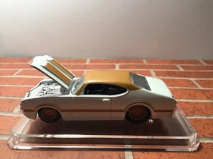 MAISTO 1969 OLDSMOBILE CUTLASS 442 In M2 Display Case Pre Owned - Picture 1 of 6