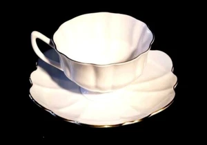 A Beautiful Shelley Atholl White With Gold Trim Cup And Saucer - Picture 1 of 5