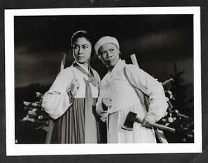 Foto de prensa de la guerra de Corea de 8"" niñera y mujer enemiga ejército de Corea héroe PVA de China (5) - Imagen 1 de 2