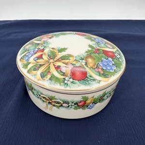 Mikasa Christmas Bouquet Trinket Jewelry Box Vintage Japan  Ceramic Lid Round - Picture 1 of 10