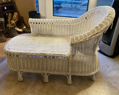 Antique Wicker Chaise Lounge Child Pet Bed Fainting Couch Photo Prop - Image 1 of 4