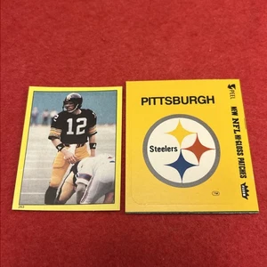 Autocollant Topps Terry Bradshaw 1982 #263 et autocollant logo Fleer Steelers 1979 - Photo 1/6