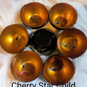 7 x Gilded Interior Black Lacquer Hand Painted Bowls Vintage 1970's - Bild 1 von 4