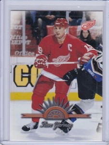Steve Yzerman 1997 Leaf Hockey Card 4 Grade MT