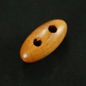 1 x 25mm Redwood Toggle Oval Varnished Wooden Craft Buttons 2 Hole Coat Jacket - Picture 1 of 2