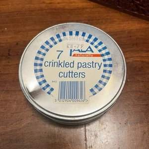 Vintage Tala 7 Crinkled Pastry Cutters In Original Round Tin 962 - Picture 1 of 10