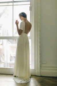 Alexandra Grecco Miri Wedding Dress Gown 6 Ivory Silk Open Back Sleeves Modern - Picture 1 of 6