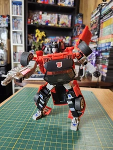 Transformers Side Swipe Autobot  Sideswipe  Complete Alternators 1:24th Scale - Picture 1 of 8