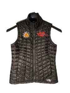 The North Face Damen M Thermoball Weste - schwarz mit individuellen Spider-Man Patches - gebraucht, in einwandfreiem Zustand - Bild 1 von 8