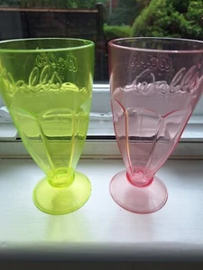 2 Vintage Plastic Walls Ice Cream Sundae/ Milkshake Dishes - Picture 1 of 5