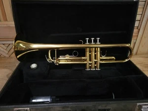 Near Mint Yamaha YTR 2335 Trumpet - Picture 1 of 6