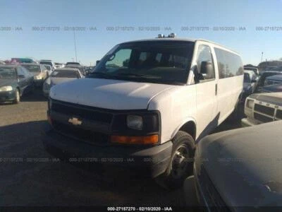 Espejo retrovisor izquierdo Chevy Express 3500 2003-2007 (manual) Foto 1 de 3