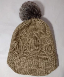 Surell Knit Beanie Winter Hat Cap Faux Fur Pompom Excellent Used Condition - Picture 1 of 5
