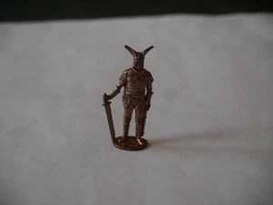 KINDER SURPRISE FIGURINE METAL CUIVRE GAULOIS AVEC EPEE - Picture 1 of 1