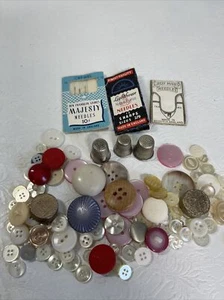 Lotto cucito vintage ditali aghi bottoni - Foto 1 di 6