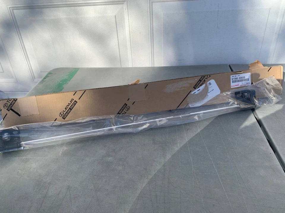 LEXUS LX470 STEP  LAMP  LEFT OR RIGHT ORIGINAL GENUINE OEM NEW Foto 1 de 1