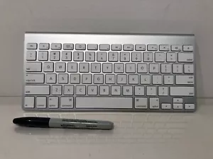 Genuine / WORKS - APPLE A1314 Wireless BLUETOOTH Magic KEYBOARD MC184LL/B Mac - Picture 1 of 9